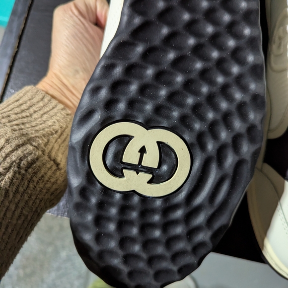 Stylish Black and White Athletic Shoes - Picture 3 of 5